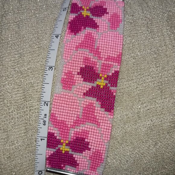 ✨ NWT Handmade Floral Beaded Cuff - Stainless Steel ✨ - Picture 4 of 9